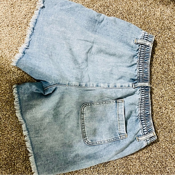 Arie shorts in good condition - Picture 2 of 2